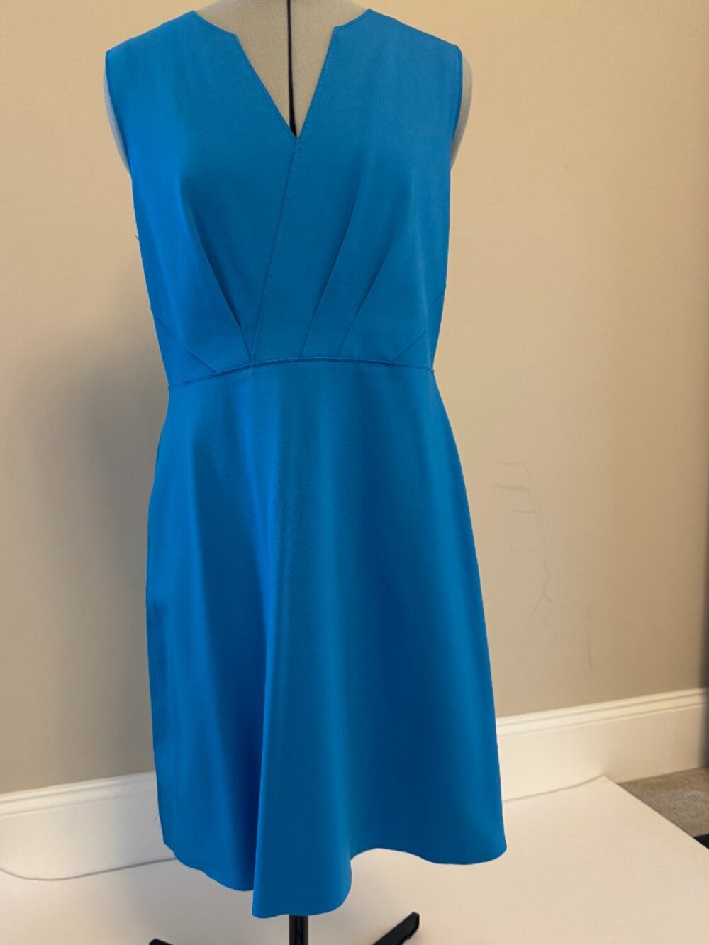 Elie Tahari Blue Sleeveless Fit & Flare Dress Size 12 | V-Neck Tailored Career O